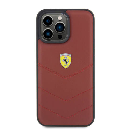 Apple iPhone 15 Pro Max Kılıf Ferrari Orjinal Lisanslı Deri Dikişli Arka Yüzey Metal Logo Tasarımlı Kapak - 4