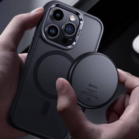 Apple iPhone 15 Pro Max Kılıf M-safe Şarj Özellikli Benks Mist Protective Kapak - 15