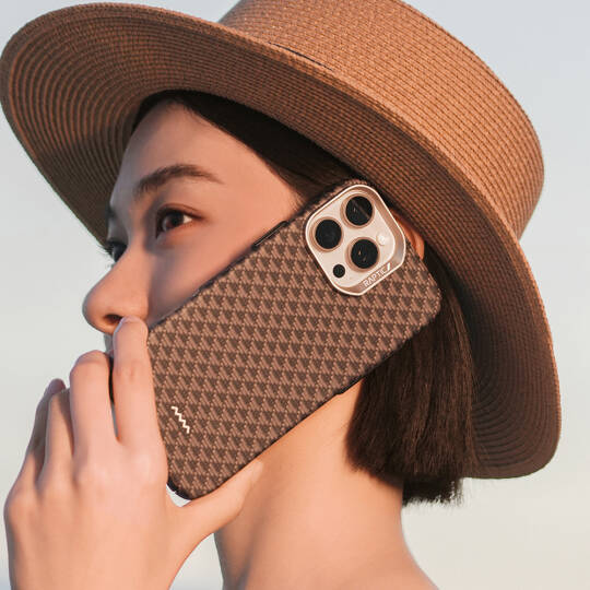 Apple iPhone 16 Pro Kılıf M-safe Şarj Özellikli Raptic Aramid Skin Origin Serisi Karbon Kapak - 21