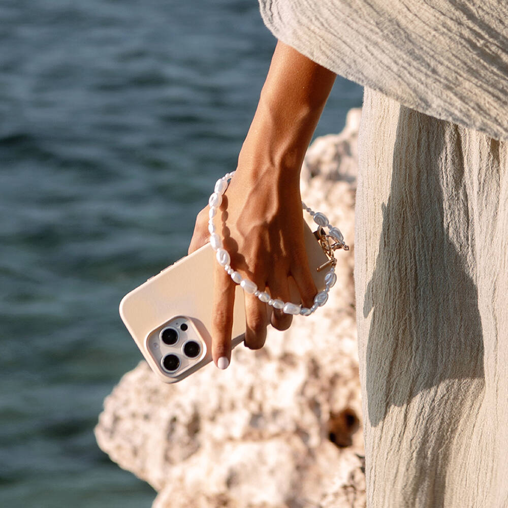 Apple iPhone 16 Pro Kılıf M-safe Şarj Özellikli Soft Arka Yüzey Askı İpli Coehl Muse Kapak - 18