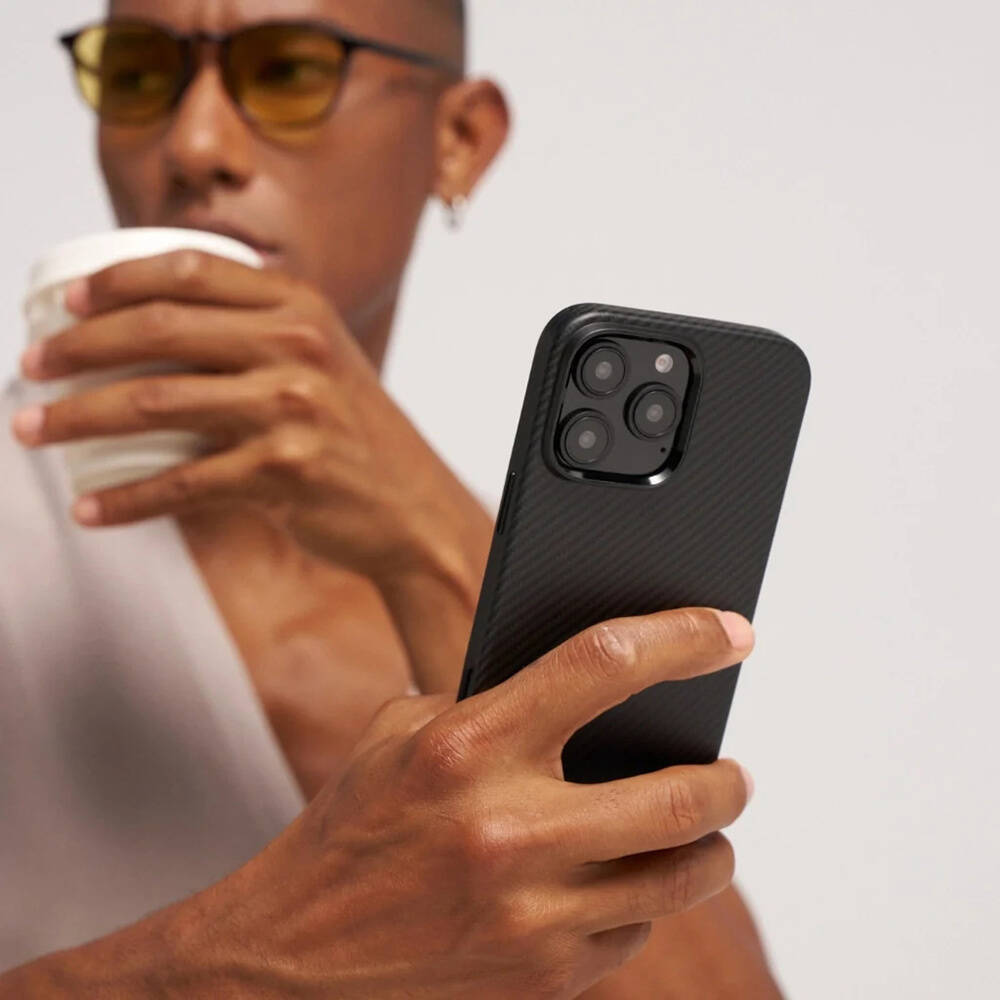 Apple iPhone 16 Pro Max Kılıf M-safe Şarj Özellikli Aramid Karbon Fiber Pitaka Military-Grade Classic Serisi Black-Grey Twill Kapak - 3