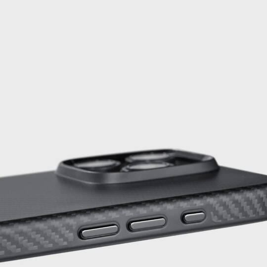 Apple iPhone 16 Pro Max Kılıf M-safe Şarj Özellikli Aramid Karbon Fiber Pitaka Military-Grade Classic Serisi Black-Grey Twill Kapak - 9