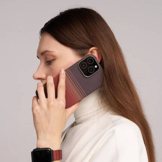 Apple iPhone 16 Pro Max Kılıf M-safe Şarj Özellikli Aramid Karbon Fiber Pitaka Tactile Woven Sunset-Moonrise Serisi Sunset Kapak - 7