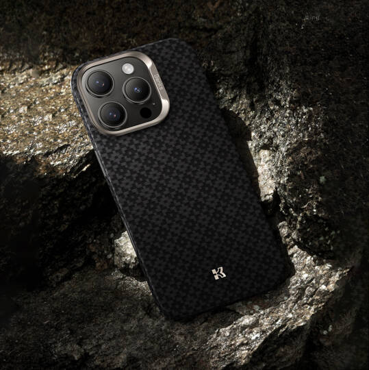 Apple iPhone 16 Pro Max Kılıf M-Safe Şarj Özellikli Benks ArmorAir ArmorGrid Serisi Kevlar Karbon Kapak - 19