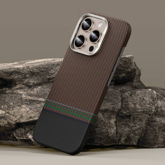 Apple iPhone 16 Pro Max Kılıf M-safe Şarj Özellikli Karbon Fiber Tasarımlı Benks Prestige ArmorAir Kevlar Kapak - 9