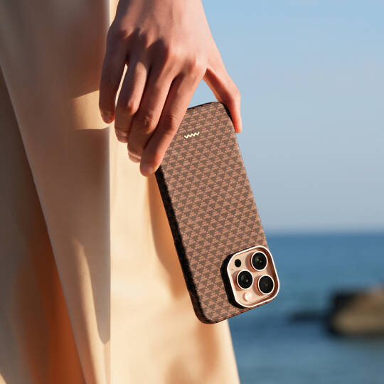 Apple iPhone 16 Pro Max Kılıf M-safe Şarj Özellikli Raptic Aramid Skin Origin Serisi Karbon Kapak - 17