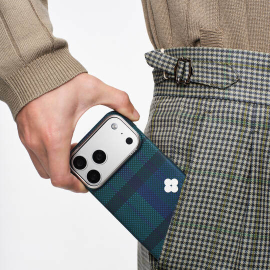 Apple iPhone 17 Pro Kılıf M-safe Şarj Özellikli Aramid Karbon Fiber Pitaka Flora in Grid Serisi Kapak - 16