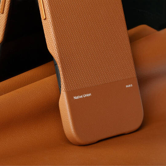 Apple iPhone 17 Pro Kılıf M-safe Şarj Özellikli Deri Dokulu Native Union RE Classic Serisi Kapak - 17