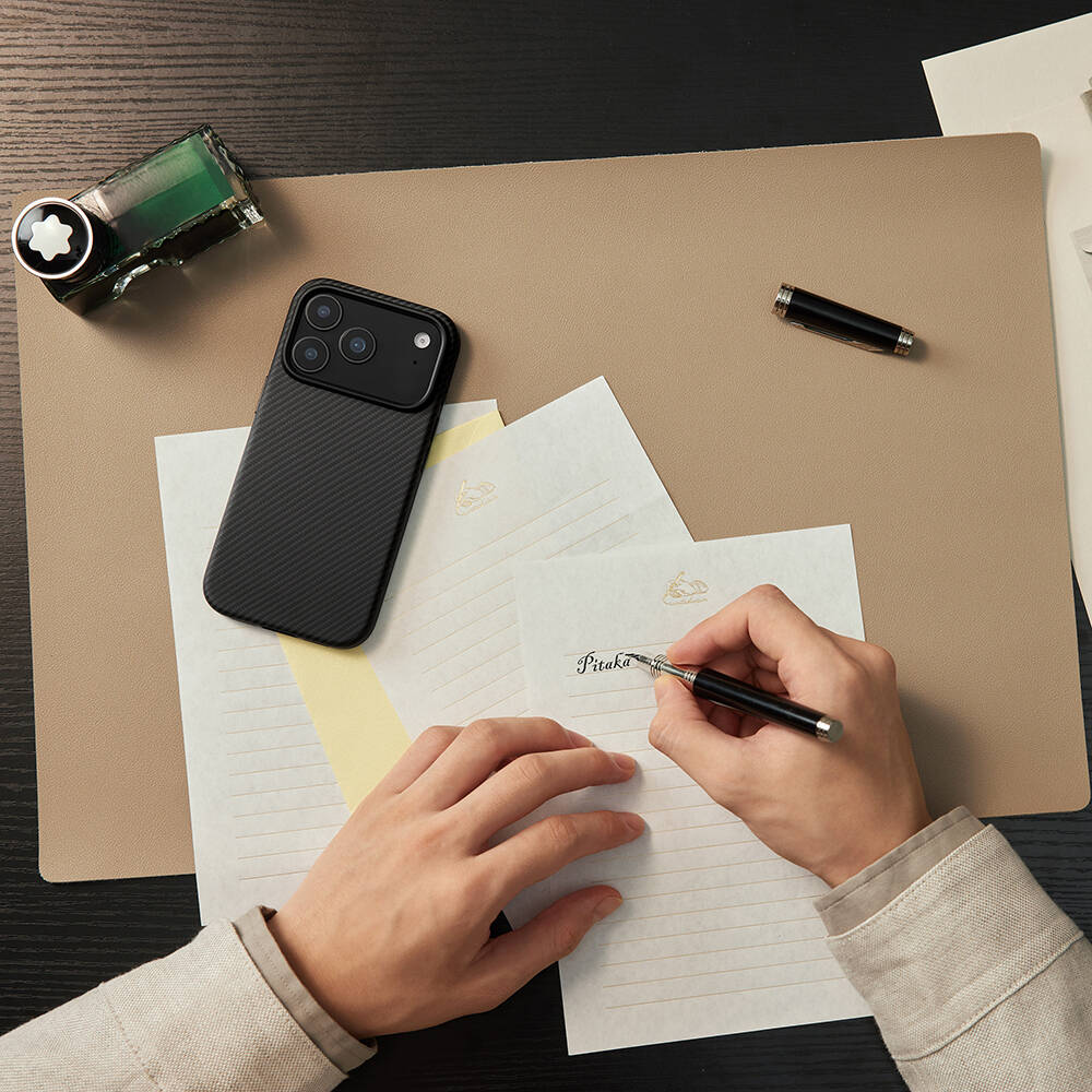 Apple iPhone 17 Pro Max Kılıf M-safe Şarj Özellikli 1500D Aramid Karbon Fiber Pitaka Military-Grade Classic Serisi Black-Grey Twill Kapak - 12