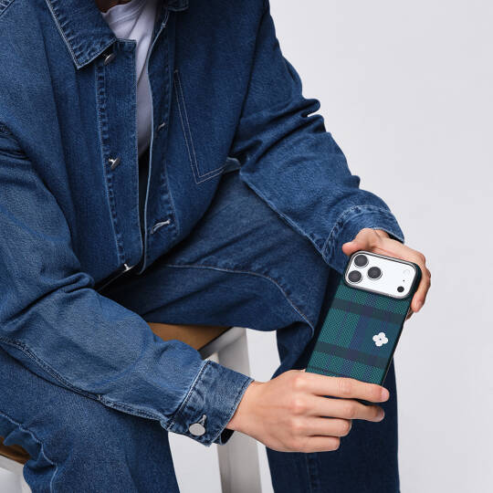 Apple iPhone 17 Pro Max Kılıf M-safe Şarj Özellikli Aramid Karbon Fiber Pitaka Flora in Grid Serisi Kapak - 15