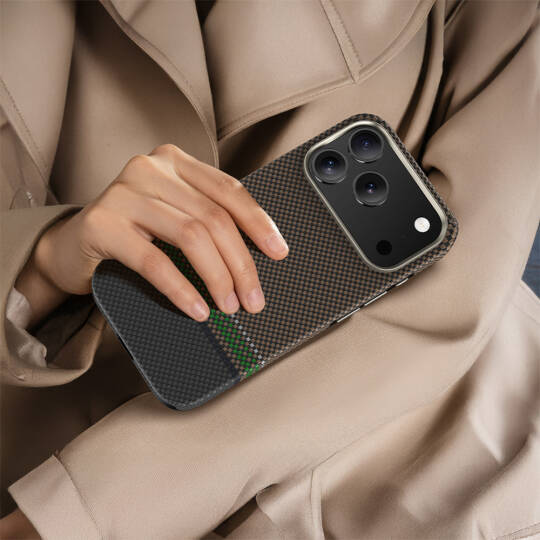 Apple iPhone 17 Pro Max Kılıf M-safe Şarj Özellikli Karbon Fiber Tasarımlı Benks Prestige ArmorPro Kevlar Kapak - 8