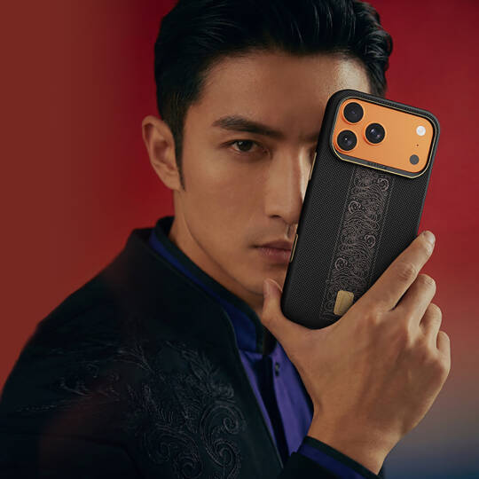 Apple iPhone 17 Pro Max Kılıf M-safe Şarj Özellikli Raptic Aramid Dual Rise Serisi 24 Ayar Altın Kaplamalı Karbon Kapak - 11