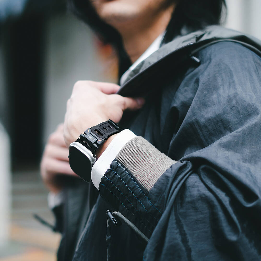 Apple Watch Ultra 49mm SkinArma Titon Serisi Hava Alabilen Delikli Silikon Kordon - 9