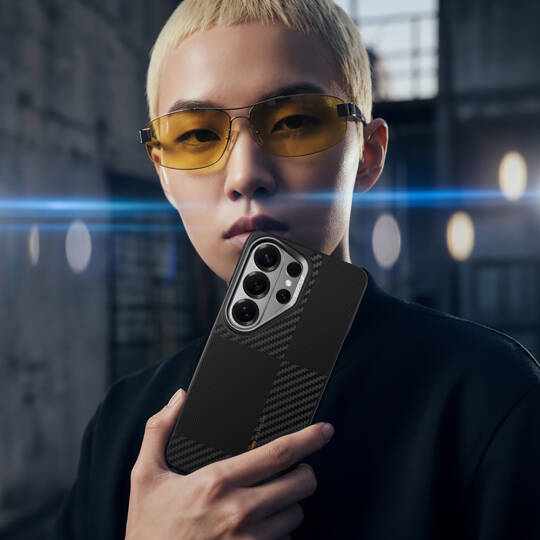 Galaxy S26 Ultra Kılıf M-safe Şarj Özellikli 600D Metal Kamera Çerçeveli Raptic Aramid Dual Serisi Karbon Kapak - 10