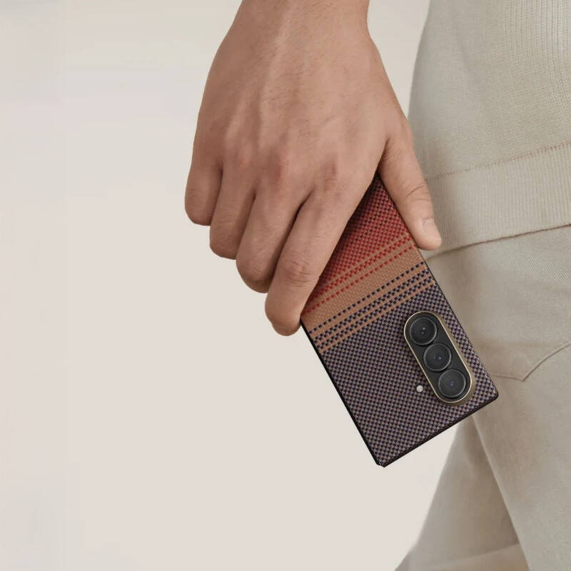 Galaxy Z Fold 7 Kılıf M-safe Şarj Özellikli Aramid Karbon Fiber Pitaka Tactile Woven Sunset-Moonrise Serisi Kapak - 8