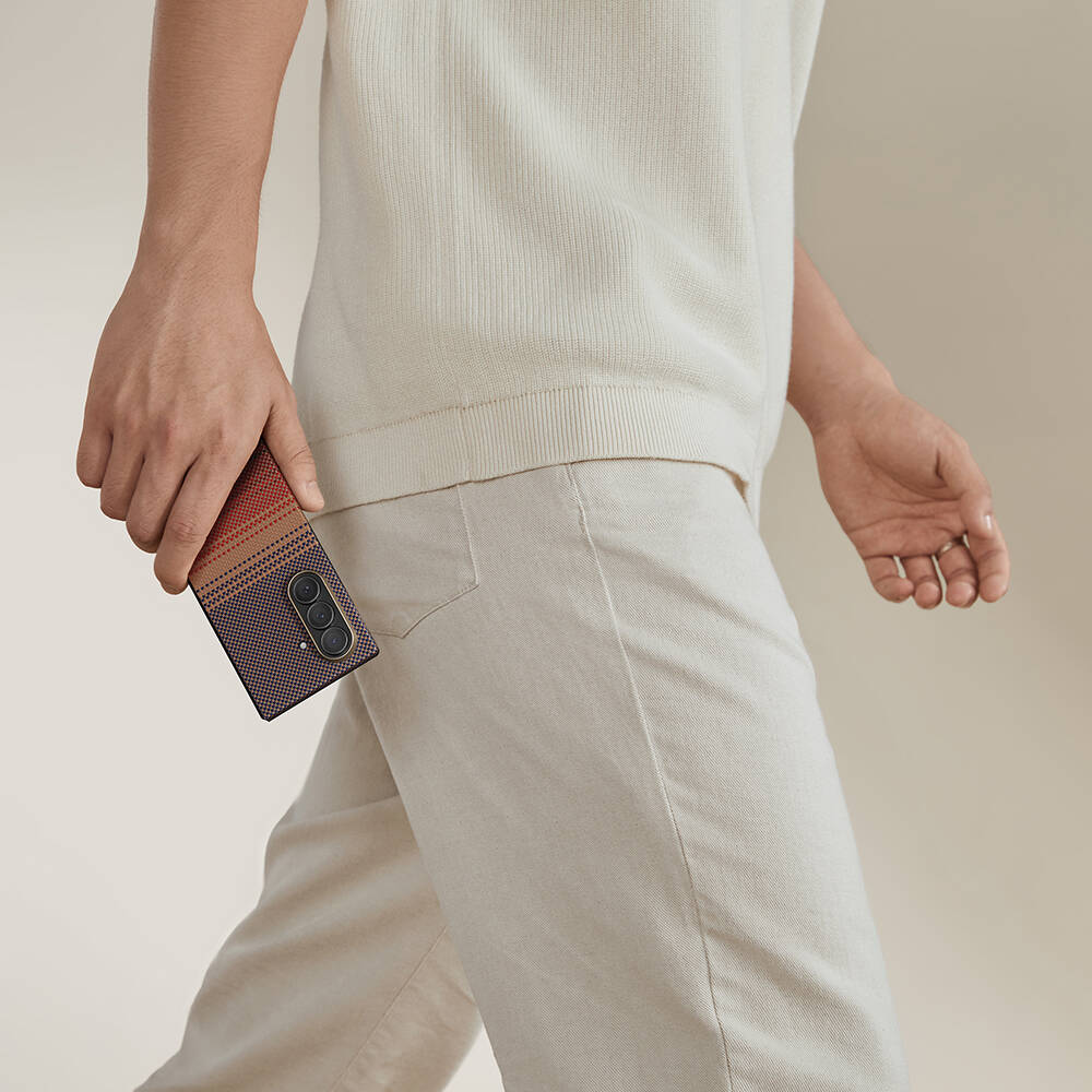 Galaxy Z Fold 7 Kılıf M-safe Şarj Özellikli Aramid Karbon Fiber Pitaka Tactile Woven Sunset-Moonrise Serisi Kapak - 9