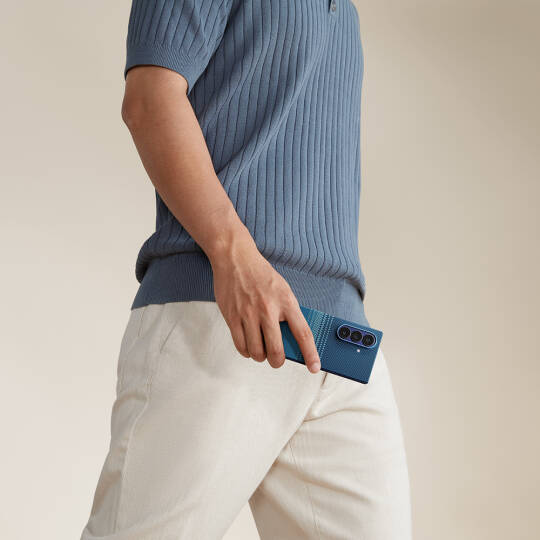 Galaxy Z Fold 7 Kılıf M-safe Şarj Özellikli Aramid Karbon Fiber Pitaka Tactile Woven Sunset-Moonrise Serisi Kapak - 14