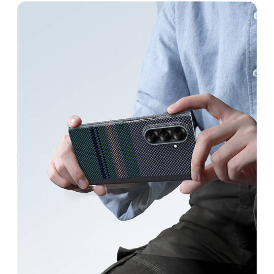 Galaxy Z Fold 7 Kılıf M-safe Şarj Özellikli Karbon Fiber Tasarımlı Benks Aurora ArmorAir Kevlar Kapak - 5