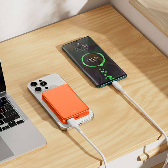 Wiwu P15-1 LED Işık Göstergeli Ultra İnce PD 20W Kablosuz Powerbank 10000mAh 15W - 7