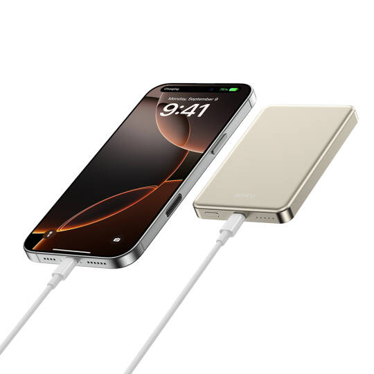 Wiwu P15 LED Işık Göstergeli Ultra İnce PD 20W Kablosuz Powerbank 5000mAh 15W - 6
