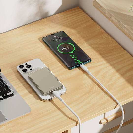 Wiwu P15 LED Işık Göstergeli Ultra İnce PD 20W Kablosuz Powerbank 5000mAh 15W - 7