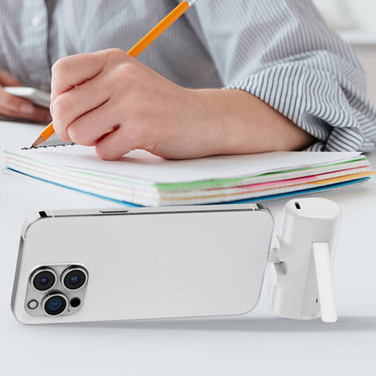Wiwu Wi-P017 Capsule Serisi 2in1 Mini Taşınabilir Standlı Lightning Powerbank 5000mAh - 10